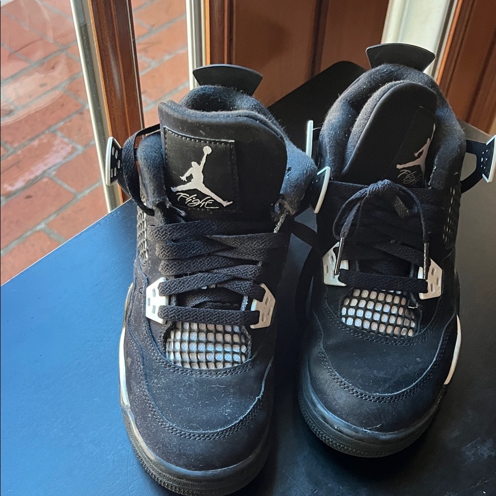 Black Air Jordan Sneakers gently used